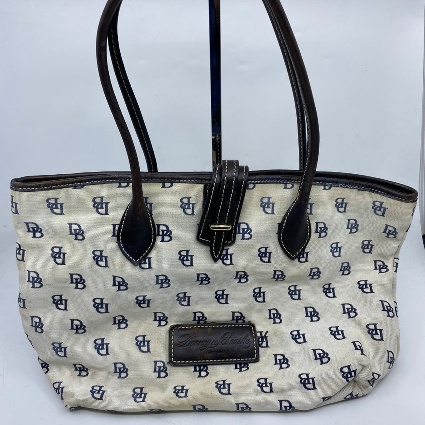 DOONEY & BOURKE White Medium Shoulder Bag