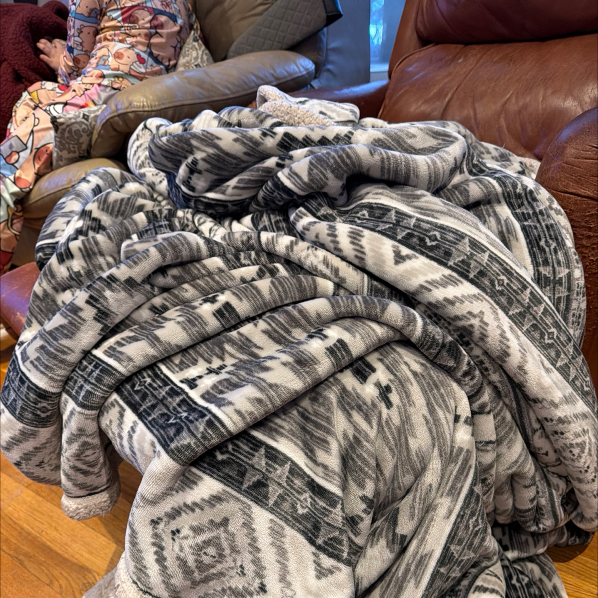Geometric Pattern Gray Fleece Blanket