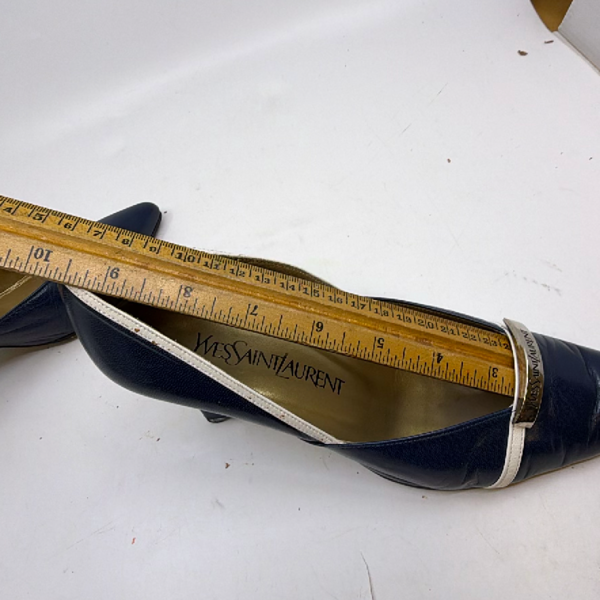 Yves Saint Laurent Pointed Toe Blue Leather Pump