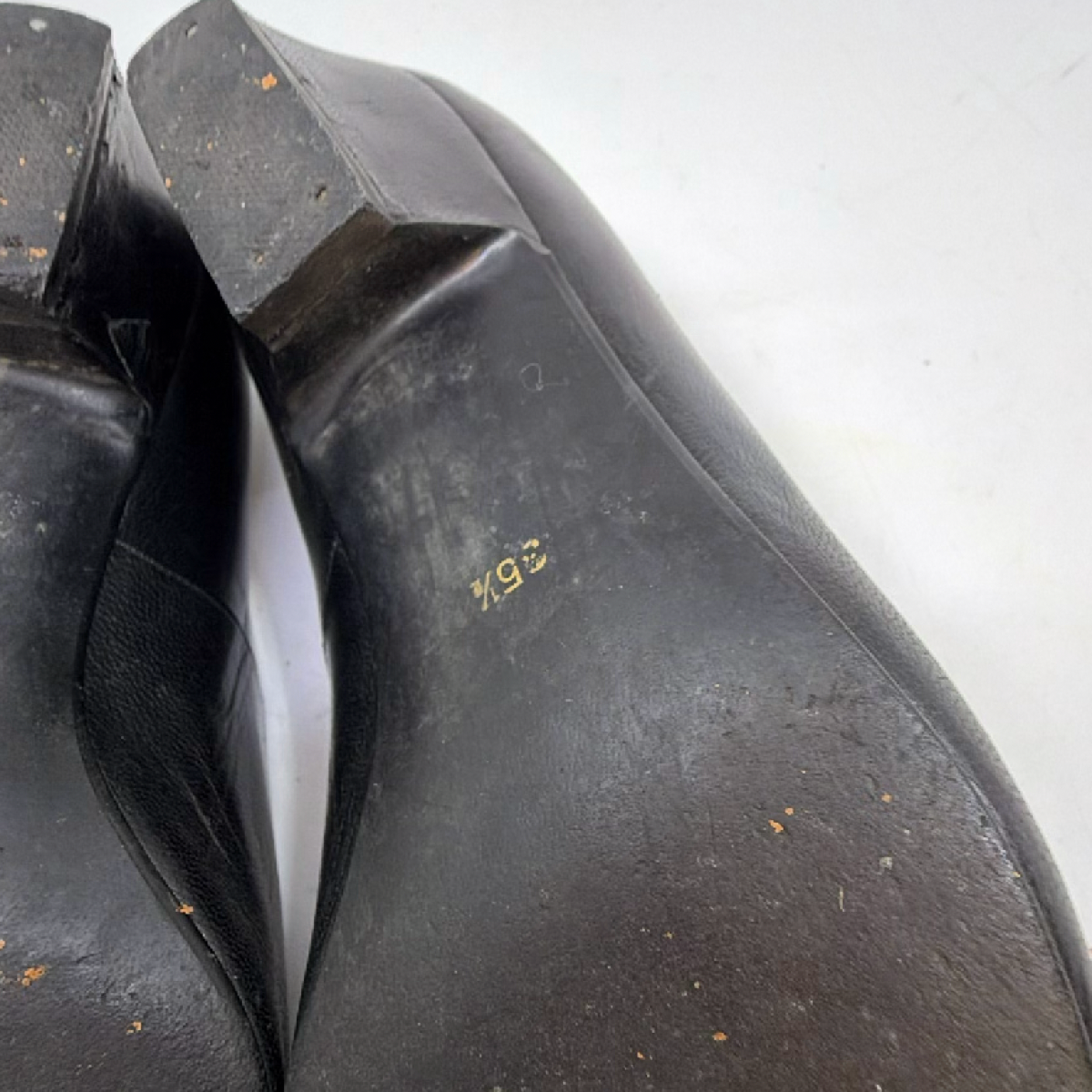 Yves Saint Laurent Black Leather 35.5 Pumps