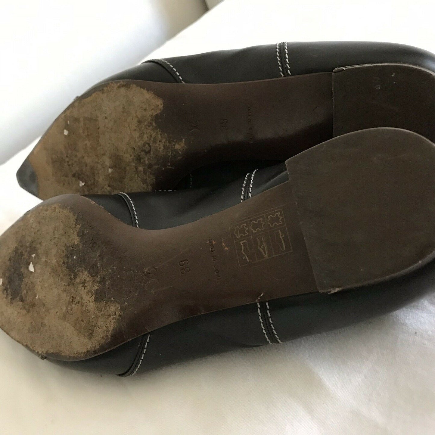LOUIS VUITTON Womens Brown Leather Flats Size 39