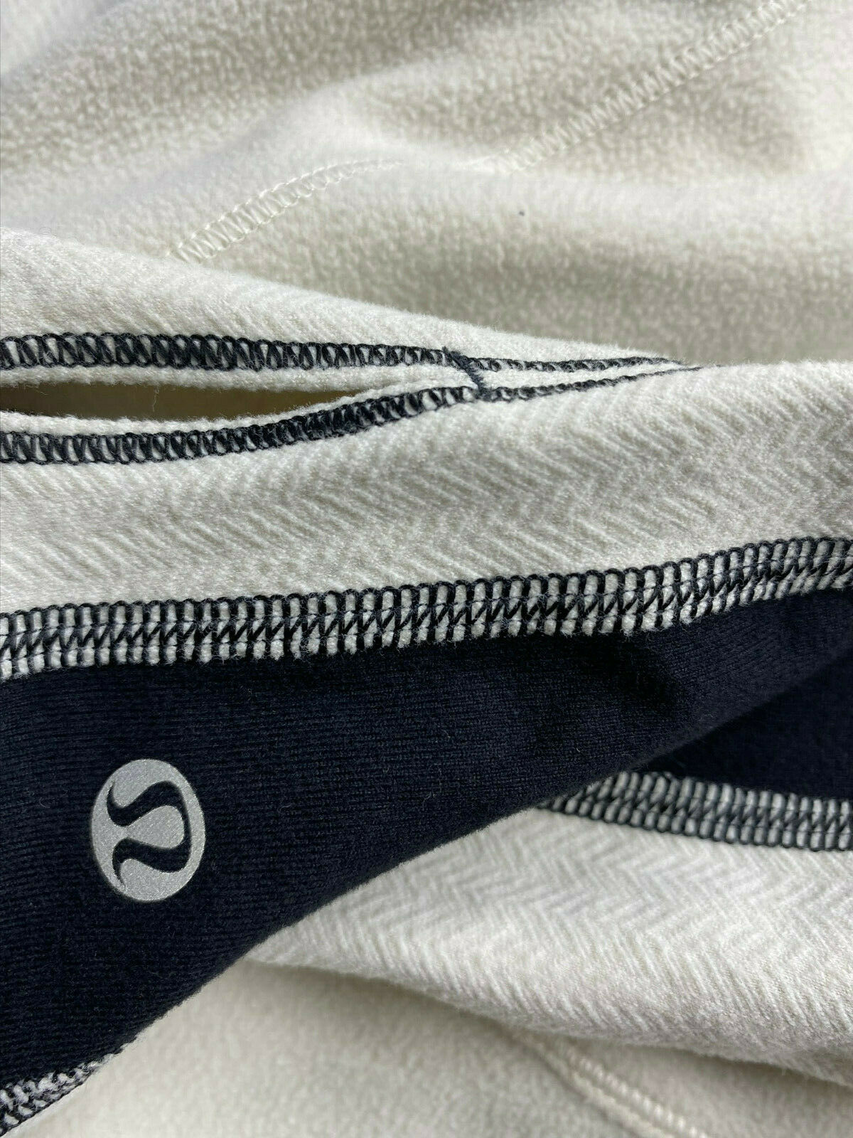 LULULEMON Womens White & Black Long Sleeves Stylish Sweaters Size: 4