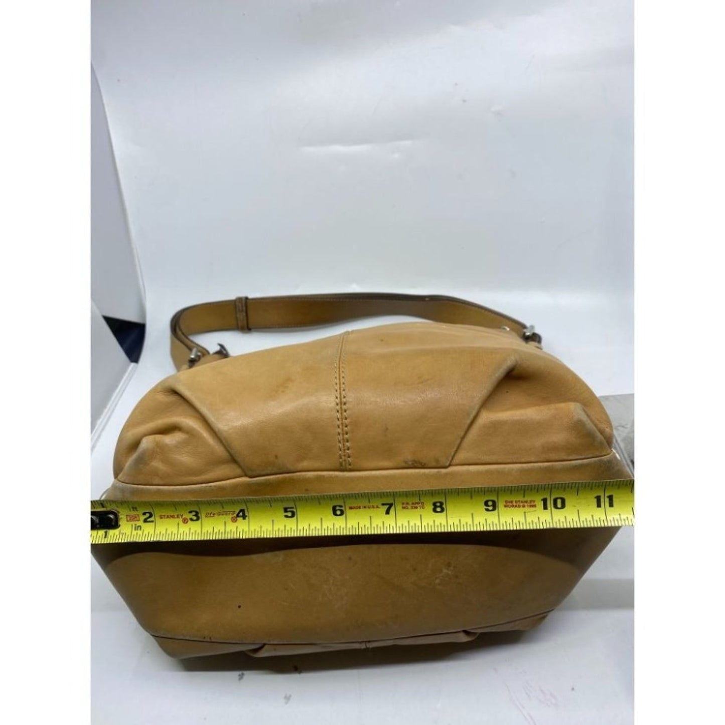 COACH Medium/ Large Leather Tan Shoulder Bag