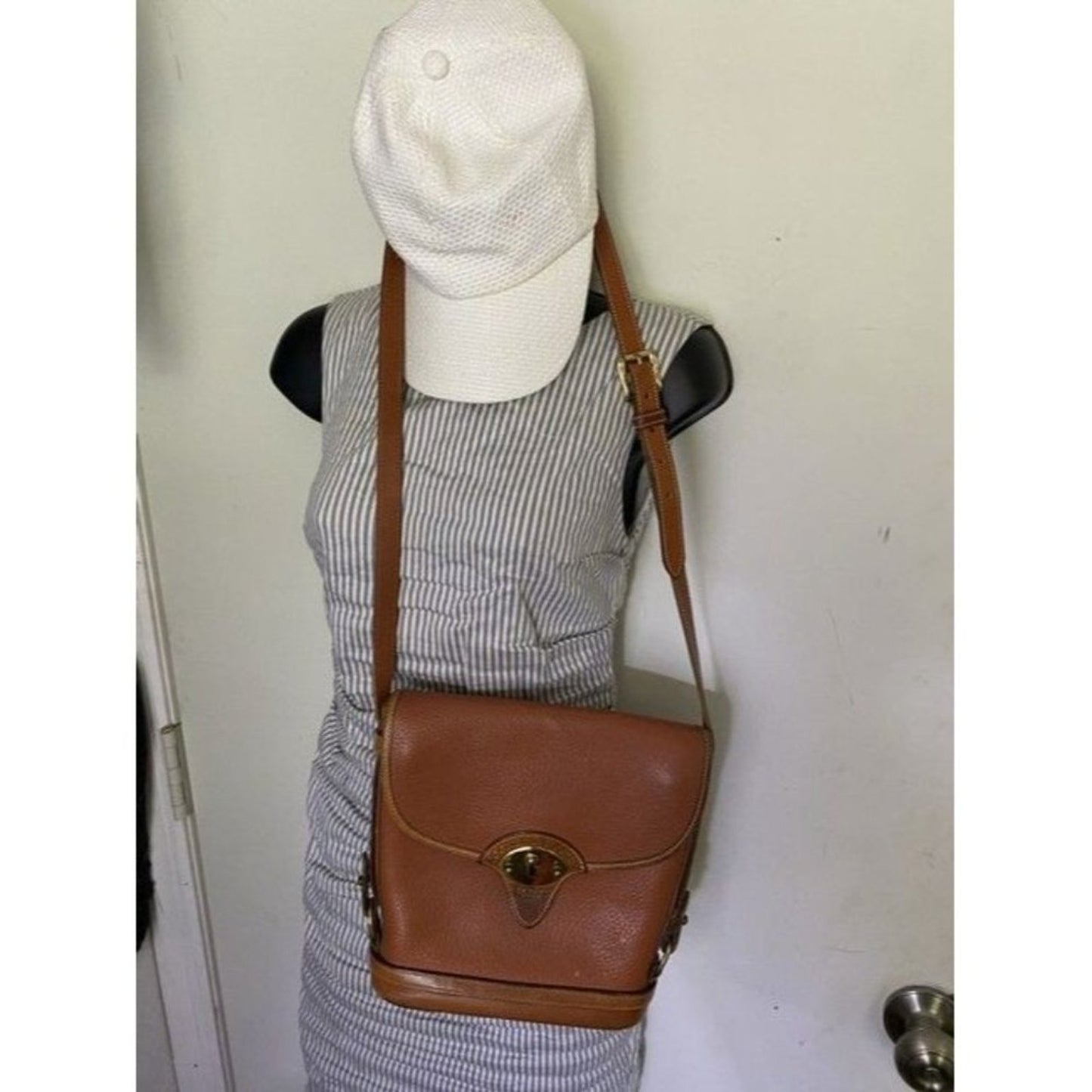 Dooney And Bourke Messenger W Vintage Unique W Feat Brown Leather Cross …