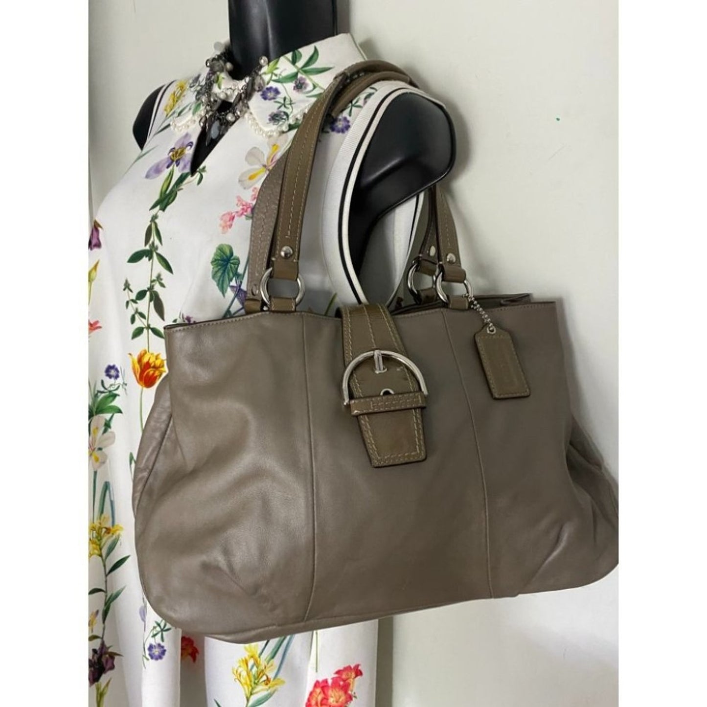 COACH Medium/ Large Leather Brown Shoulder Bag