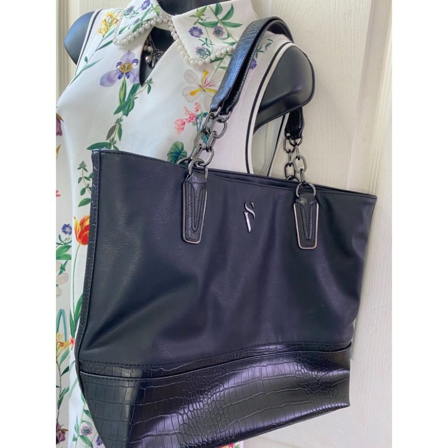 Simply Vera Vera Wang Faux Leather Shoulder Bag