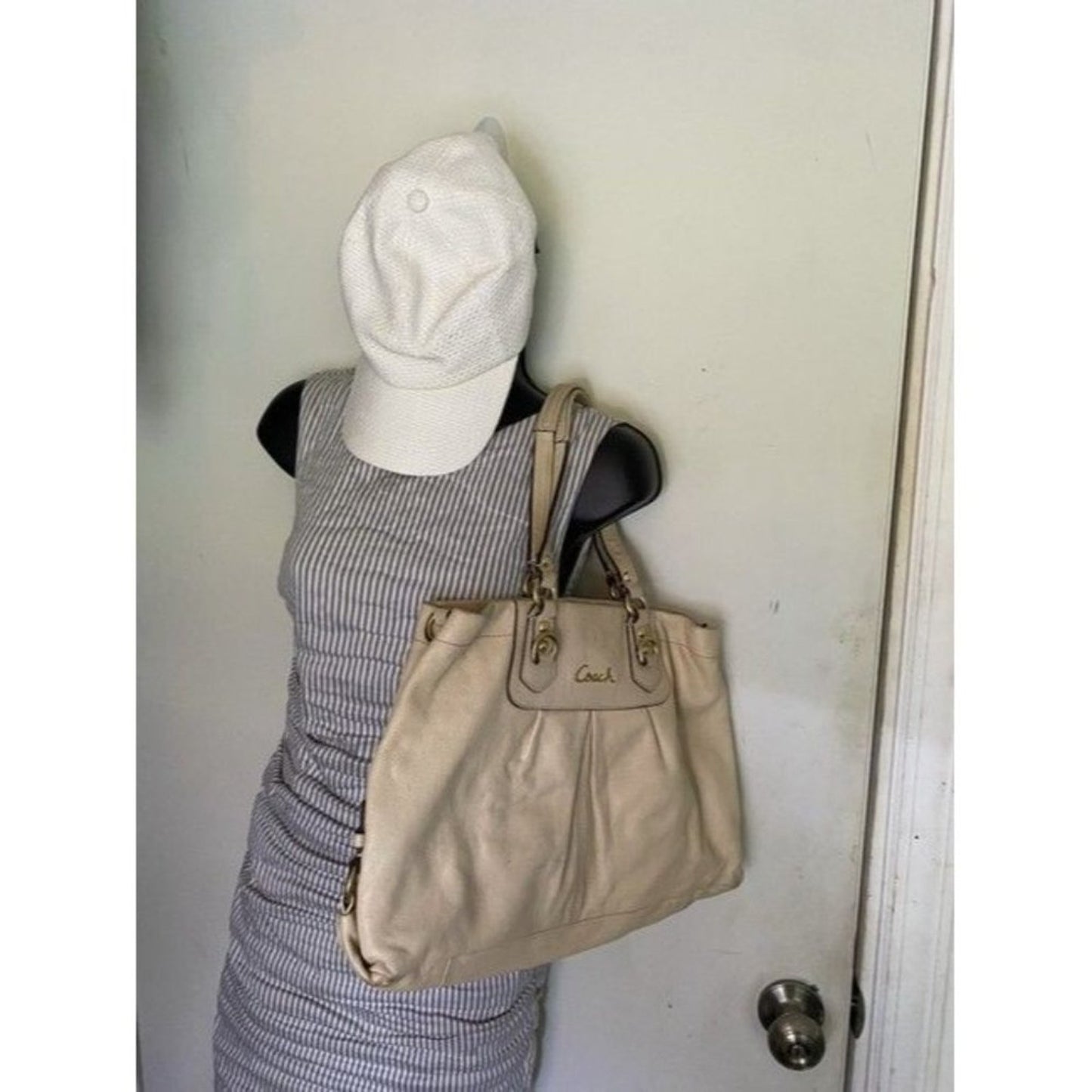 Coach Xl White Leather Shoulder Bag