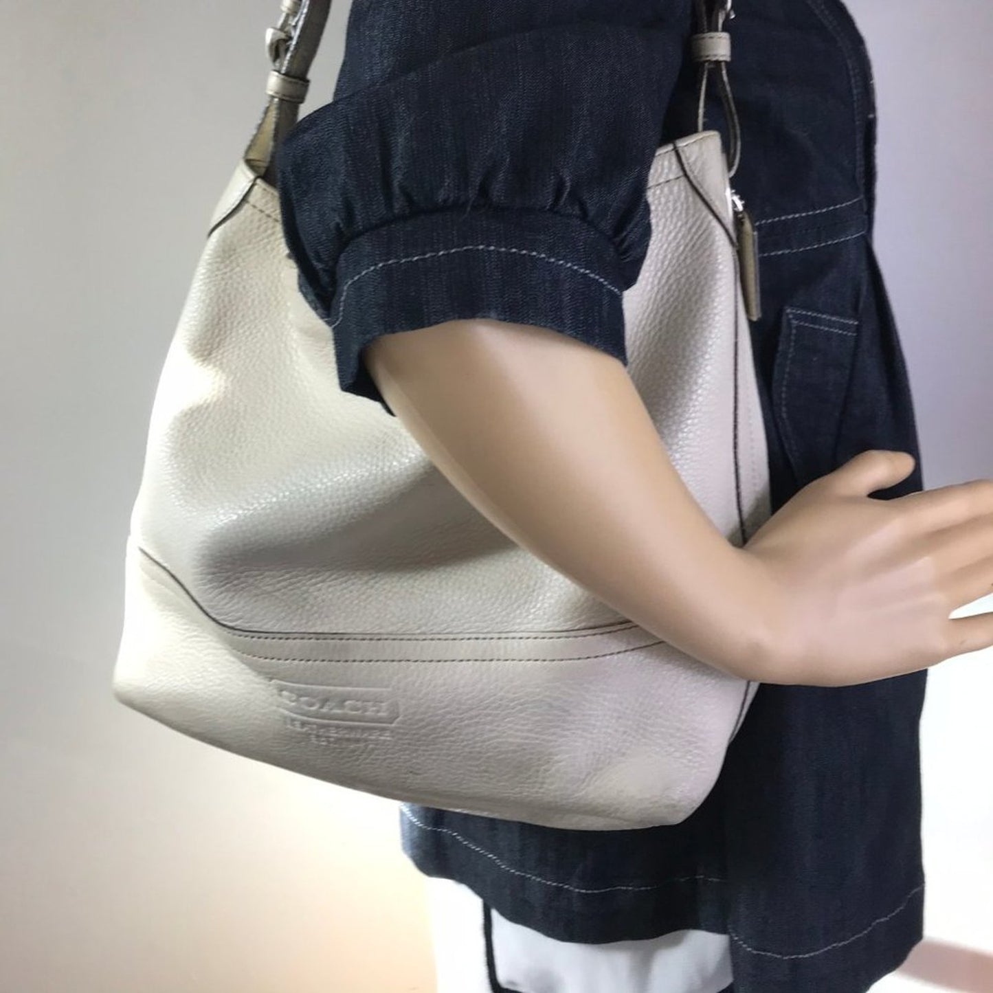 COACH White Medium Leather Handbag
