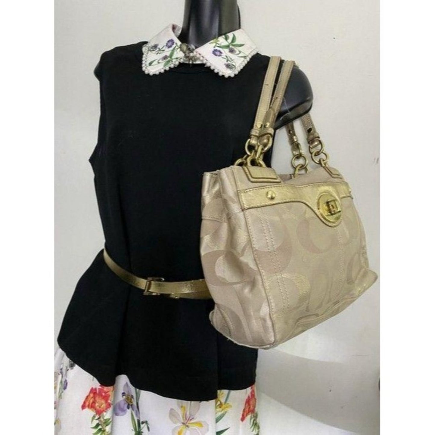 coach large gray gold fabric shoulder bag