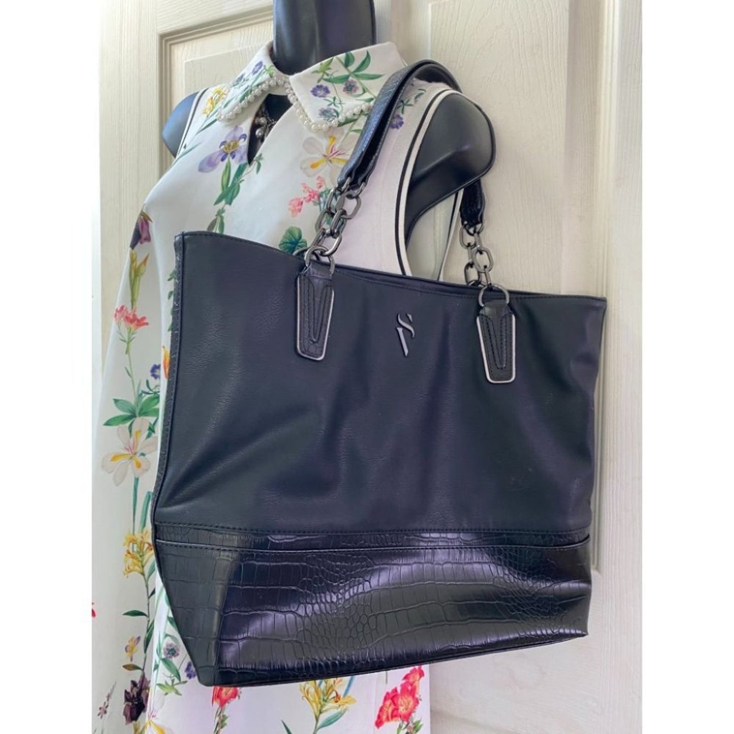 Simply Vera Vera Wang Faux Leather Shoulder Bag