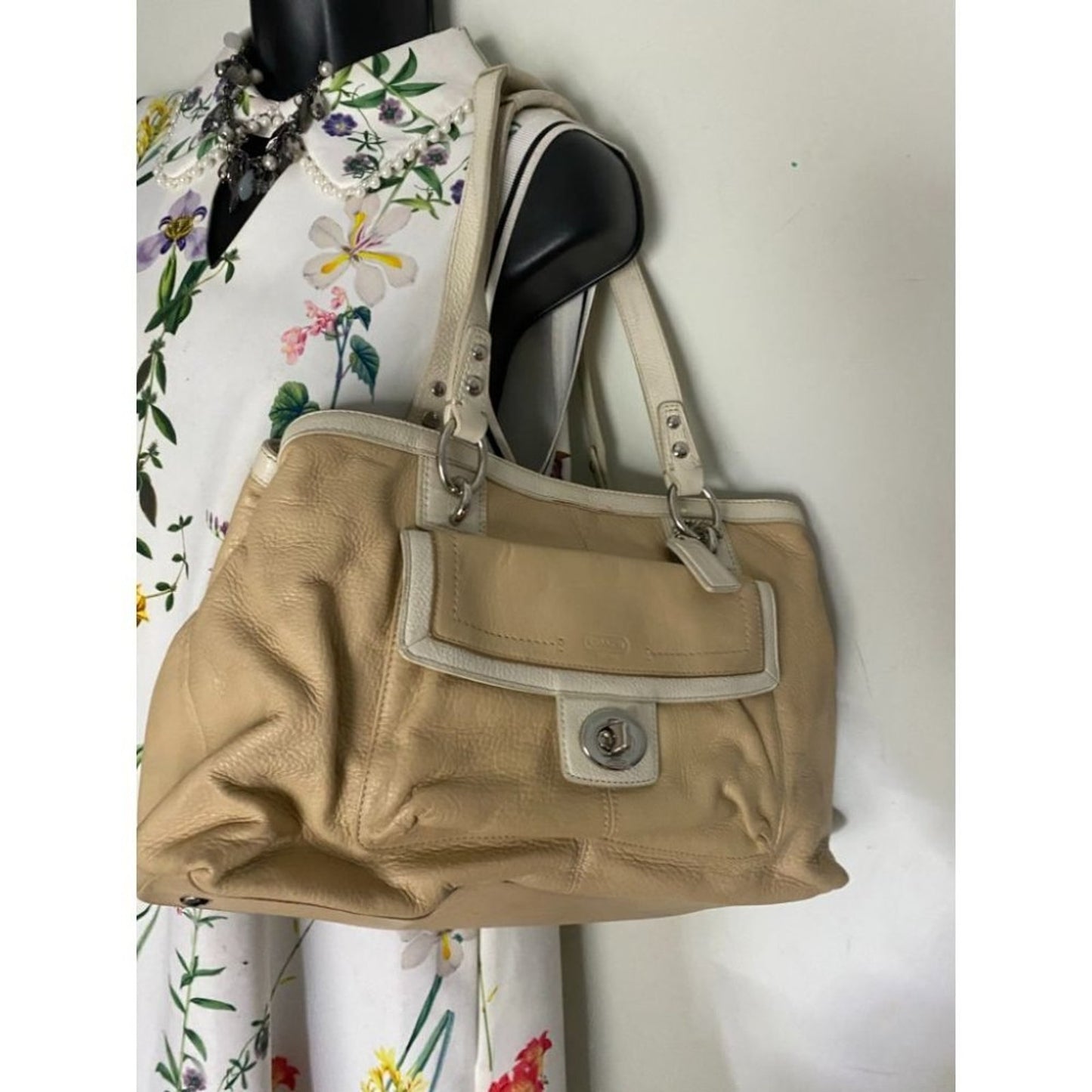 COACH Medium/ Large Leather Tan White Shoulder Bag