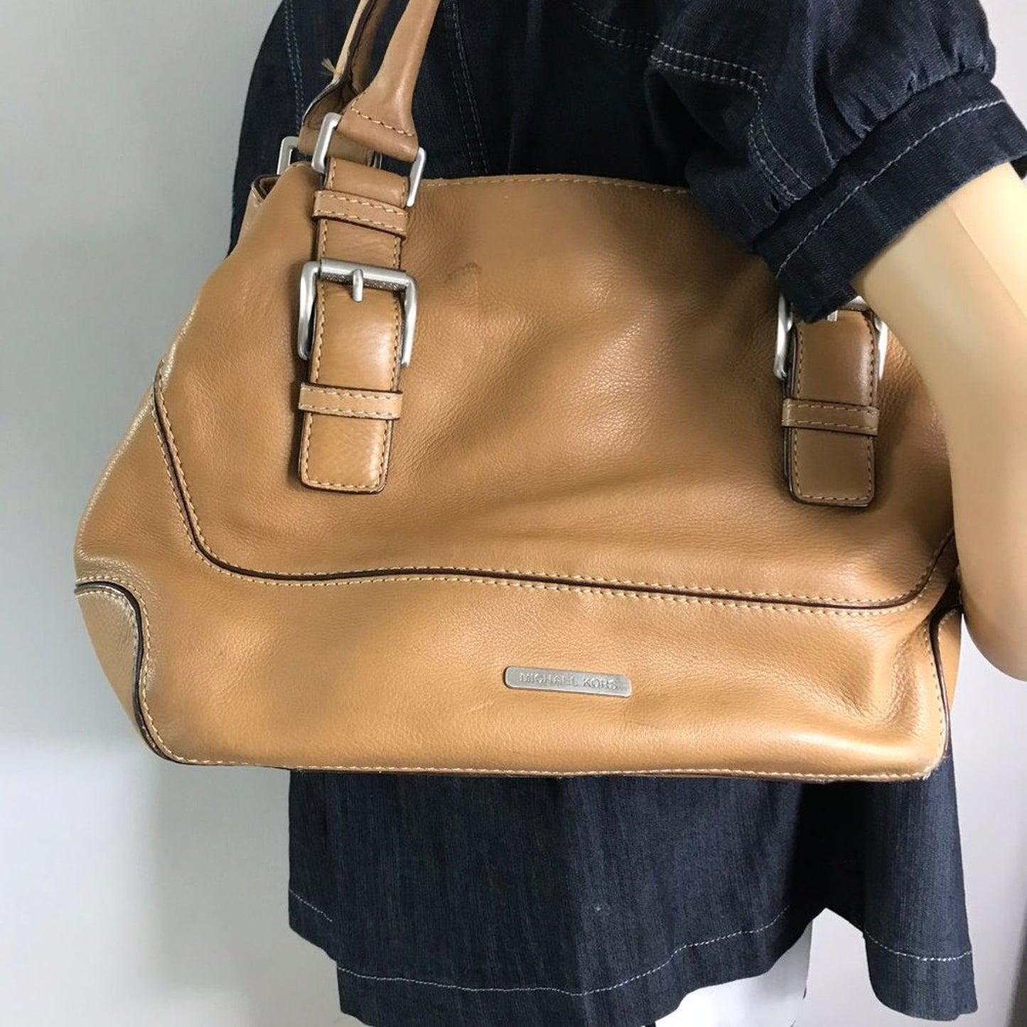 Michael Kors Tan Medium Leather Shoulder bag