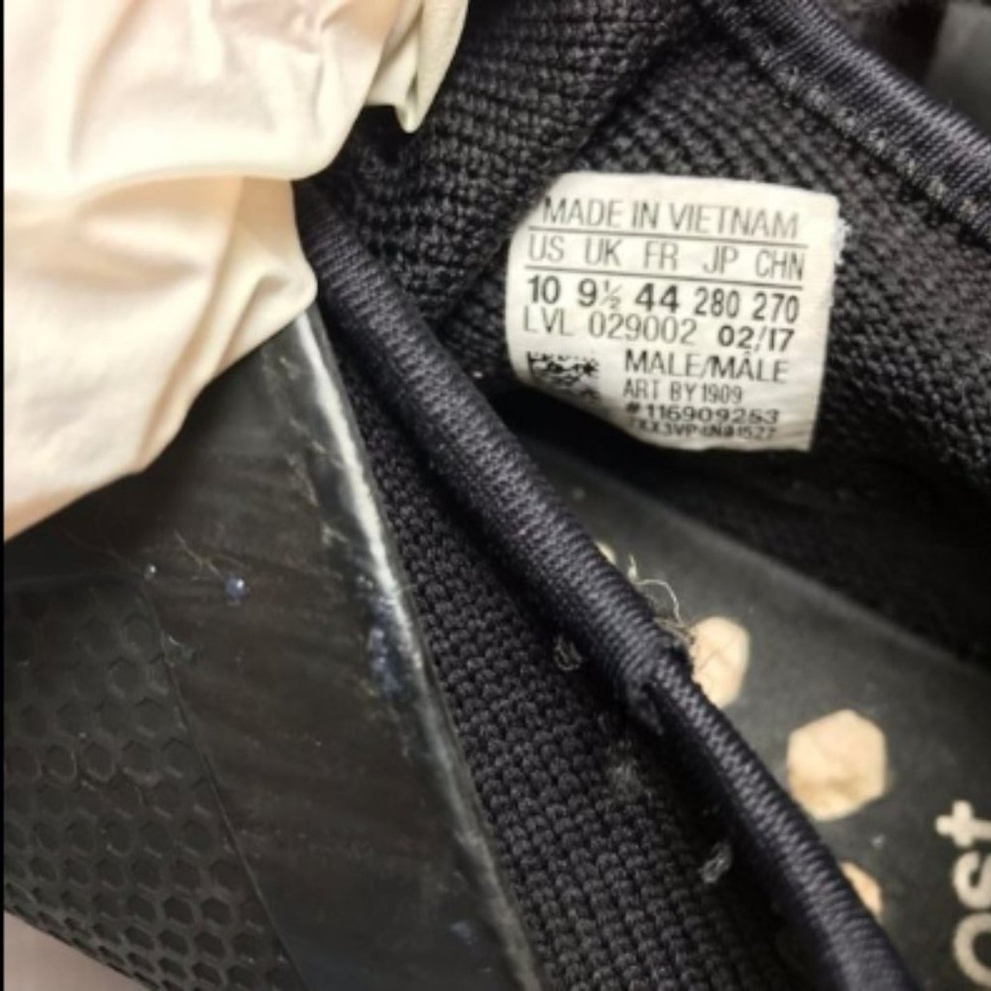 Adidas Boost Size: 10