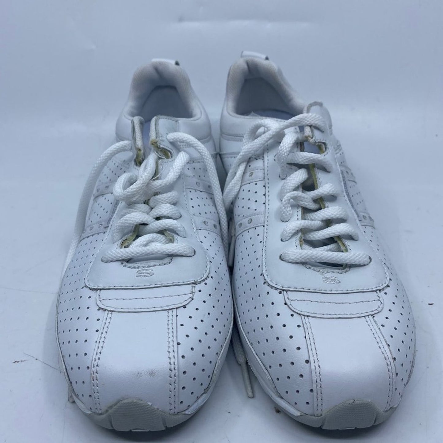 Sketchers White Balance Sneakers Size: US 7.5