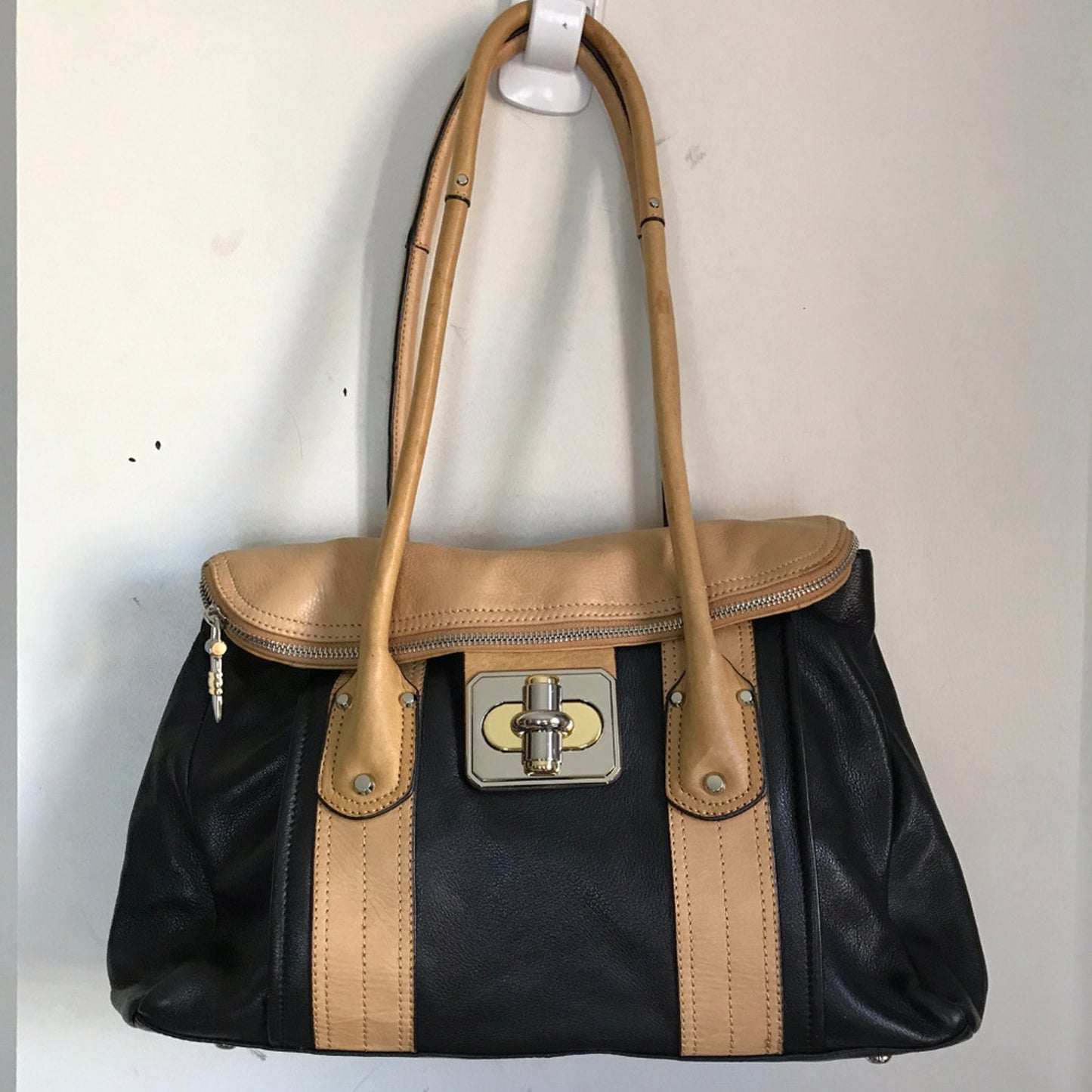 B. Makowsky Black Tan Leather Shoulder Bag