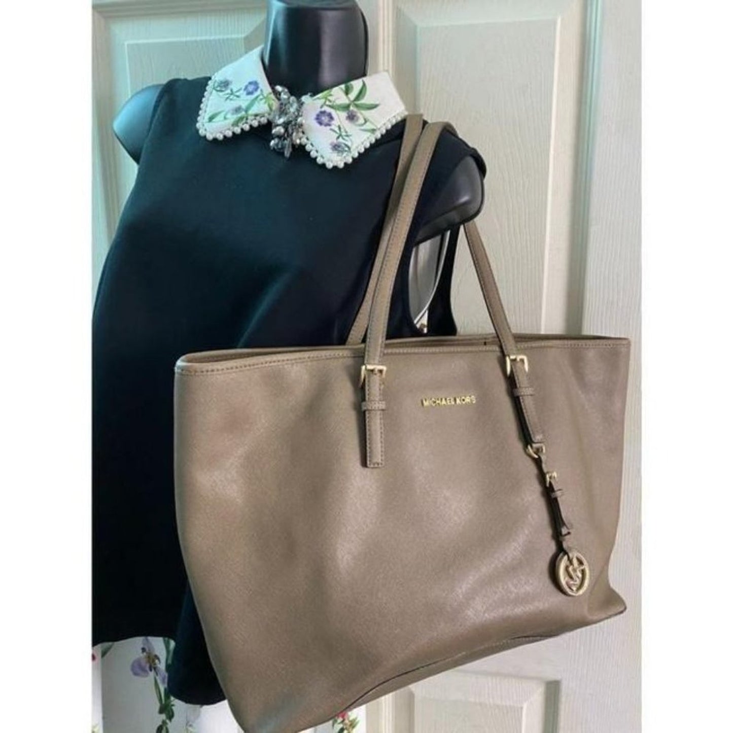 MICHAEL KORS Tan Saffiano Leather Jet Set Tote Bag