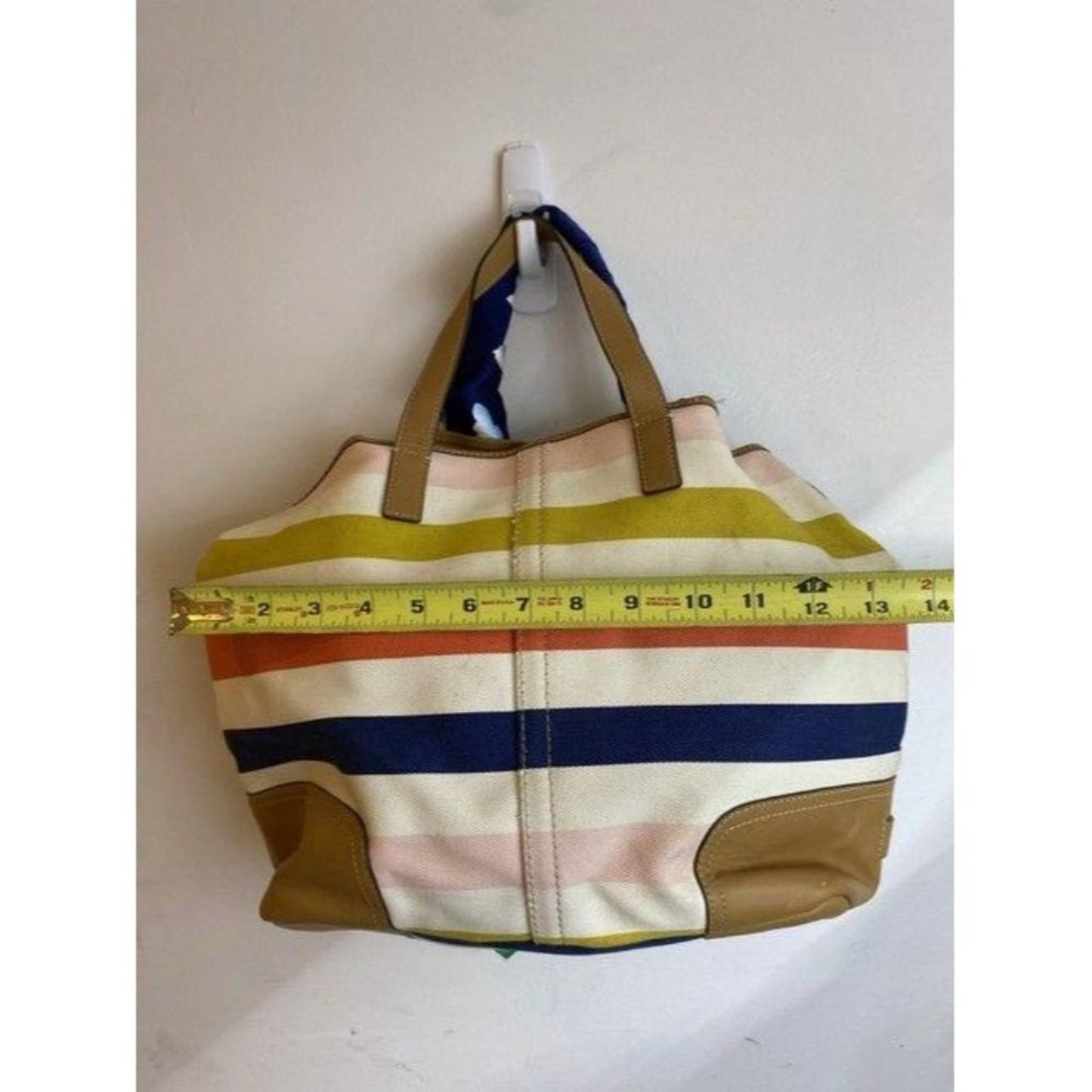 coach tote w shoulder w add on looney tunes tie mu