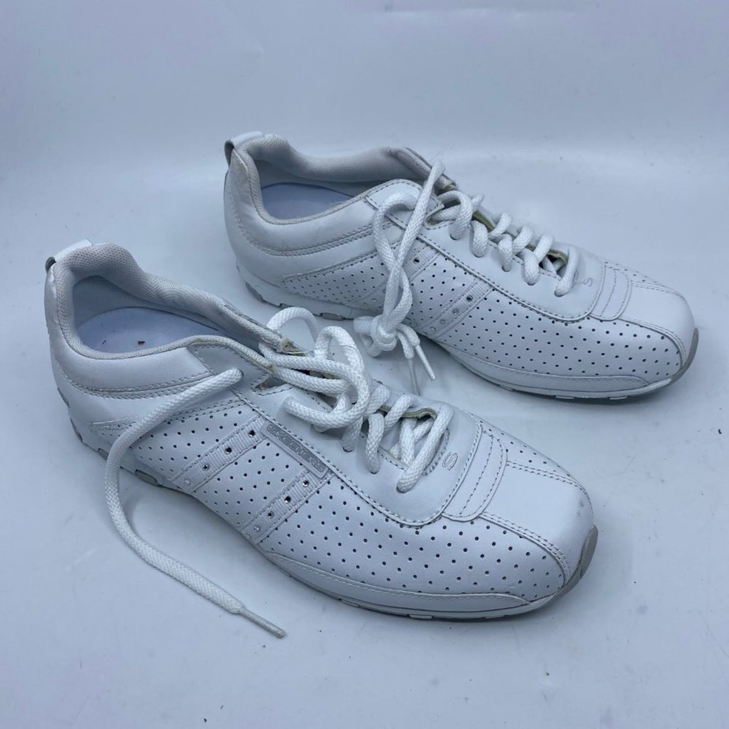 Sketchers White Balance Sneakers Size: US 7.5