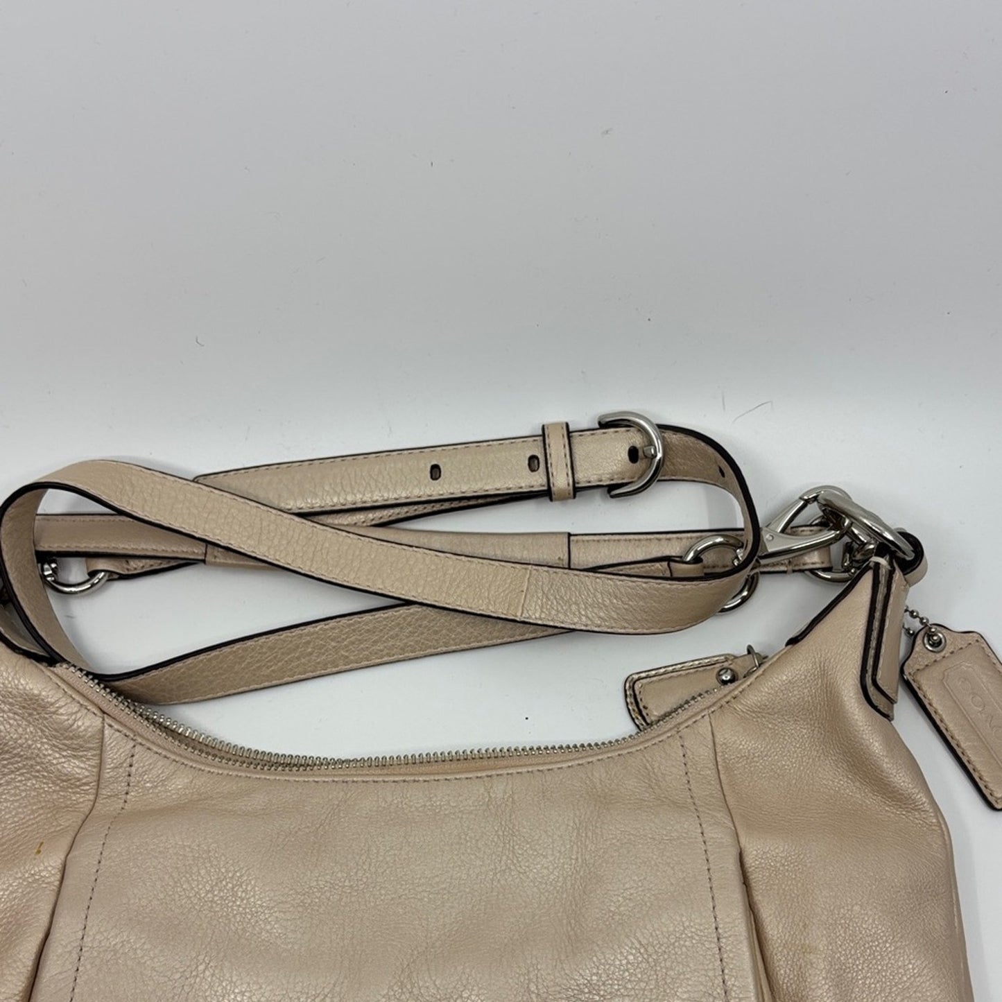 Elegant Cream Leather Shoulder Bag
