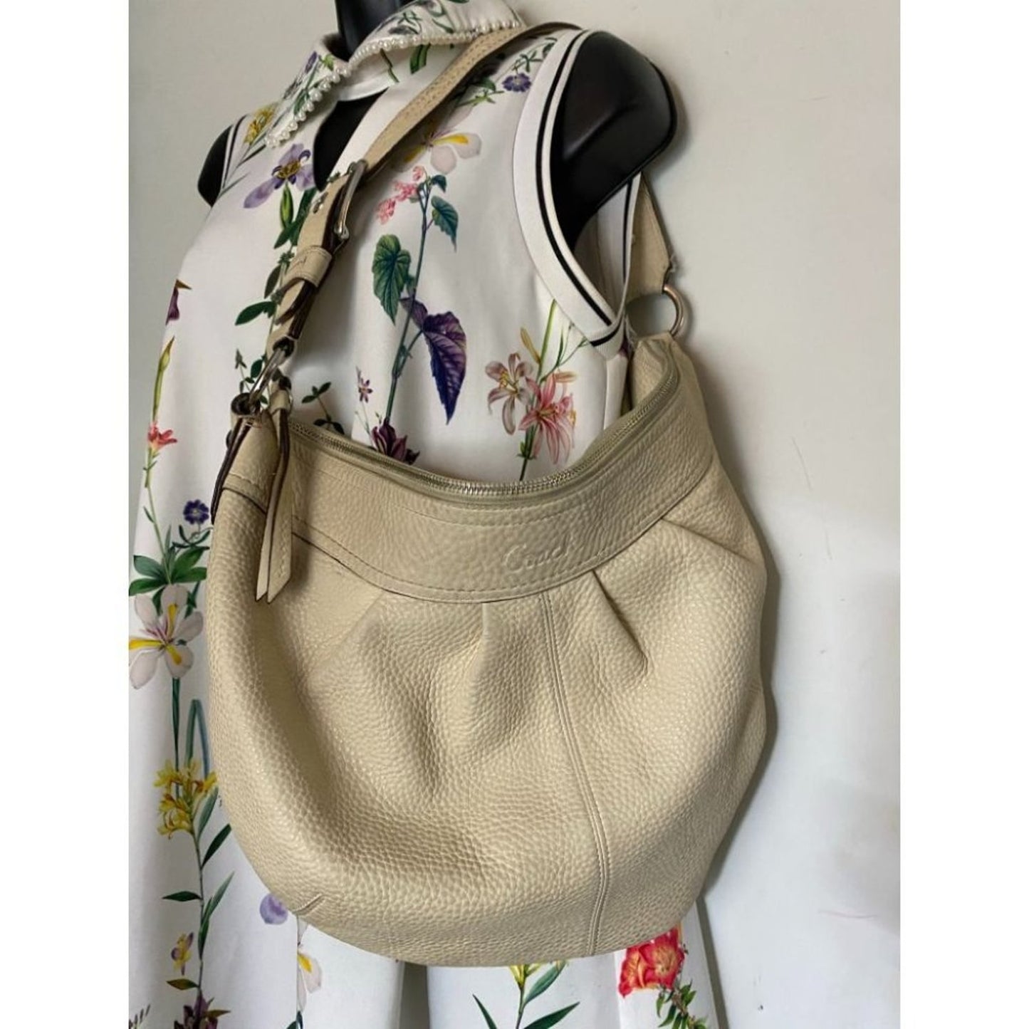 COACH Women's Large Tan Leather Shoulder Bag