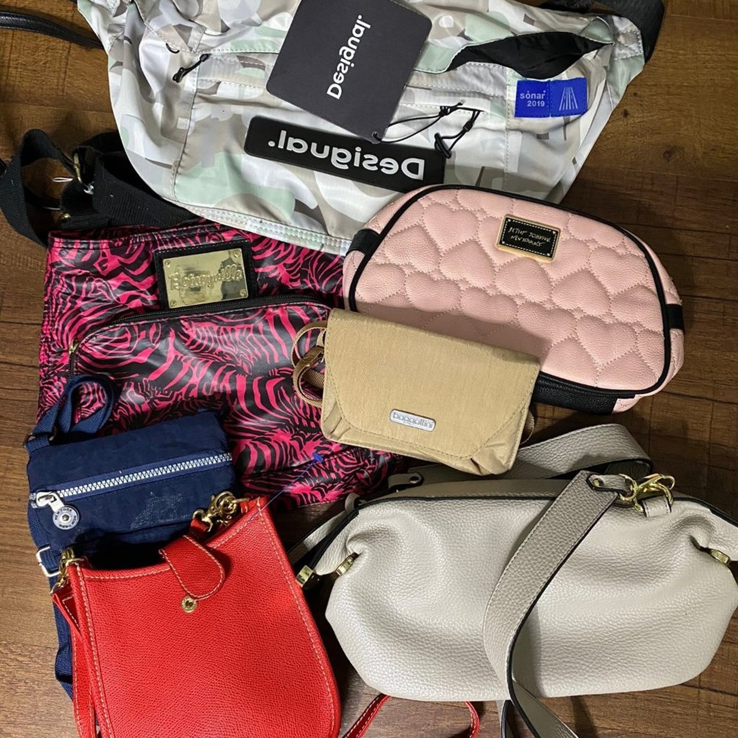 Mix lot of 6 Assorted Brands Hand Bag