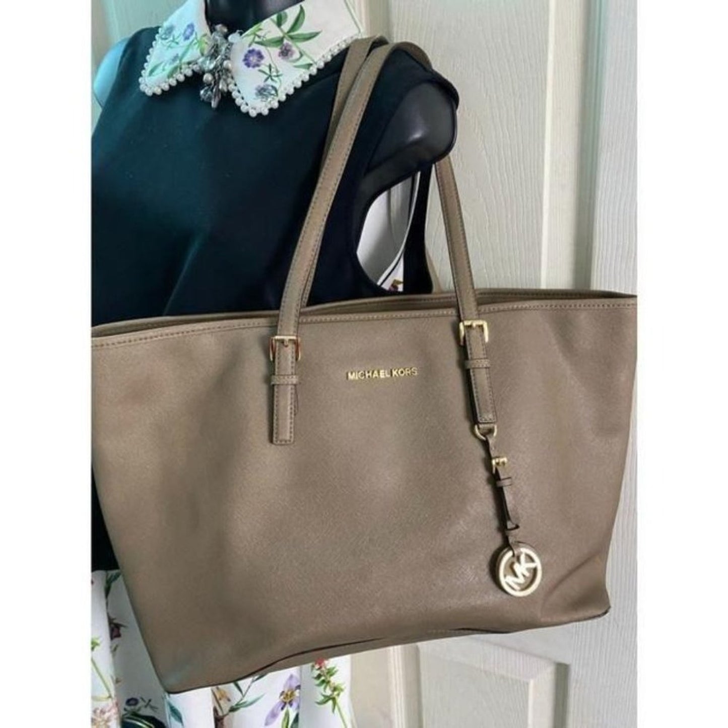 MICHAEL KORS Tan Saffiano Leather Jet Set Tote Bag