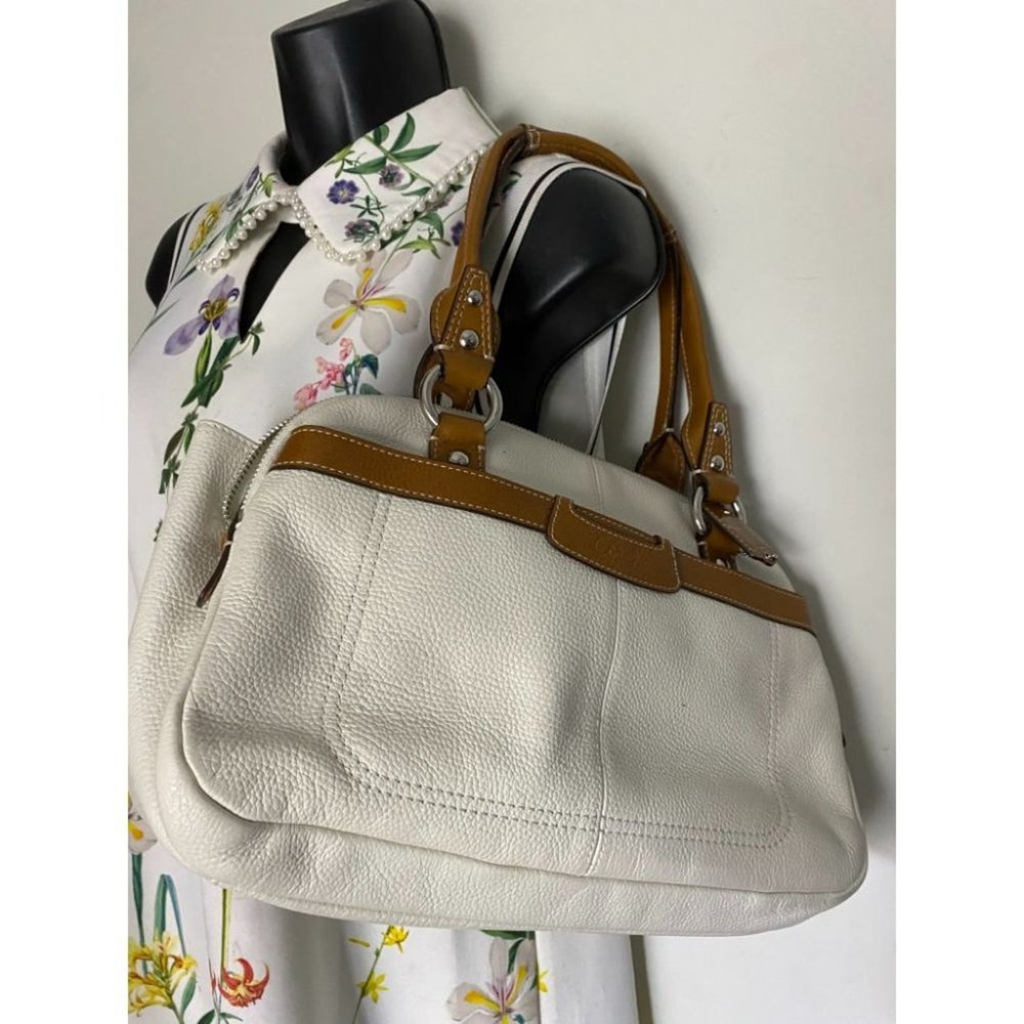 Coach Leather Medium Size White Brown Shoulder Bag