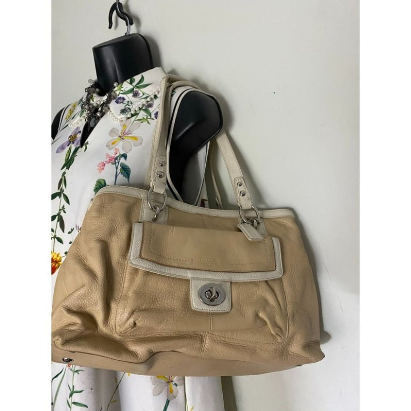 COACH Medium/ Large Leather Tan White Shoulder Bag