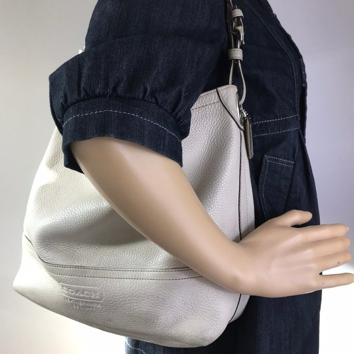 COACH White Medium Leather Handbag