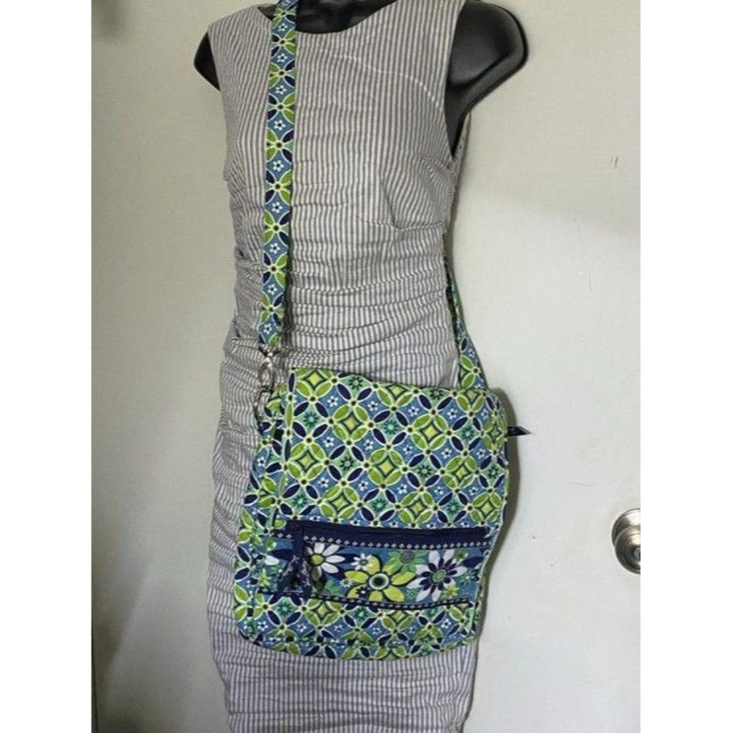 Vera Bradley Msrp Green Blue Cross Body Bag