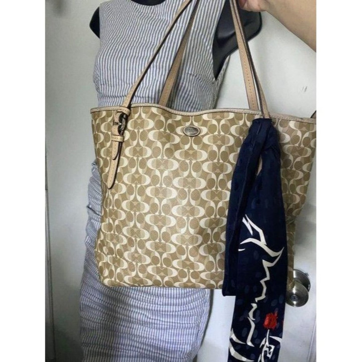 coach w w detachable specialty tie accent tan whit
