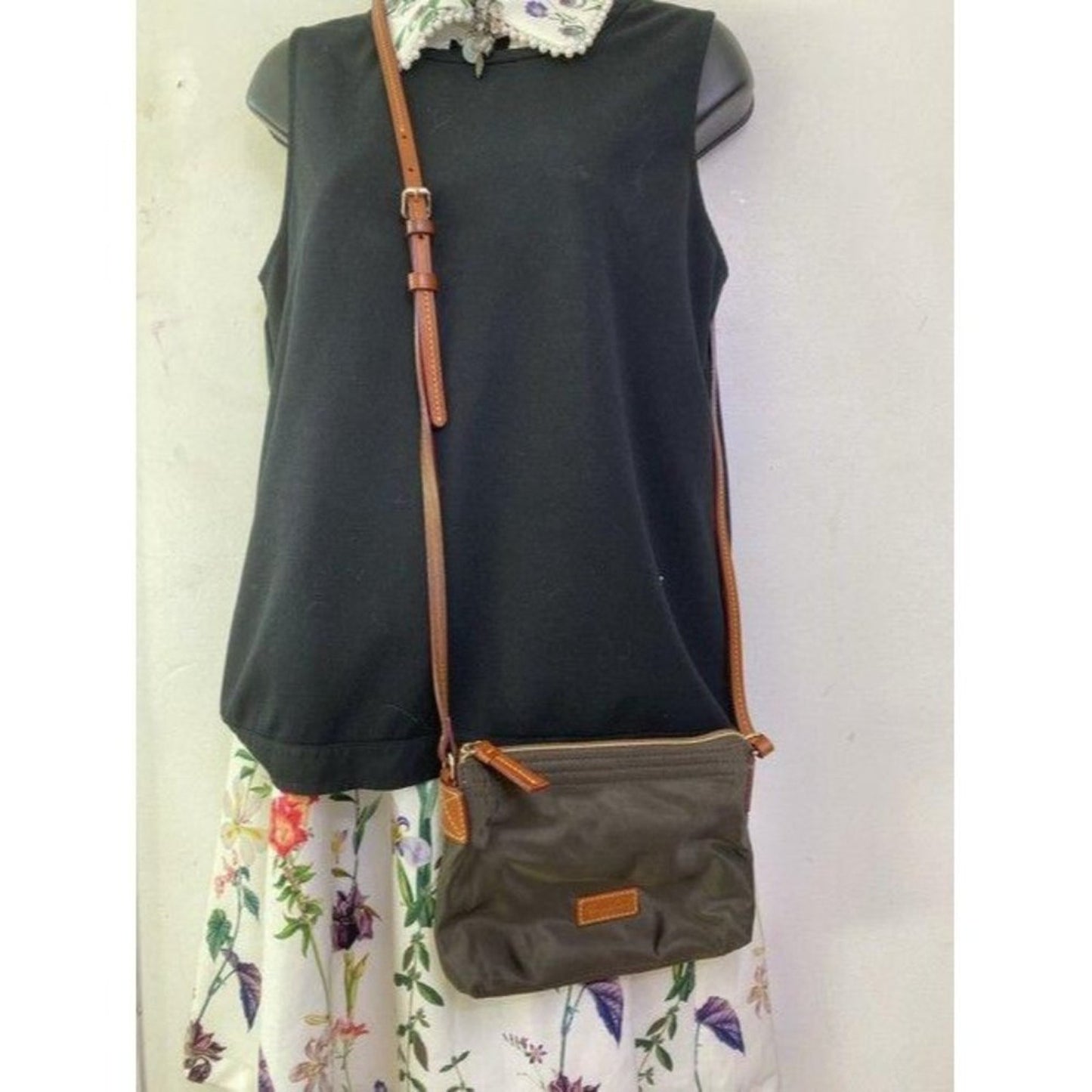 dooney and bourke small brown cross body bag