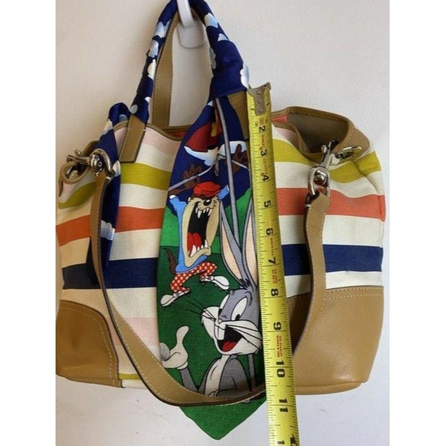 coach tote w shoulder w add on looney tunes tie mu