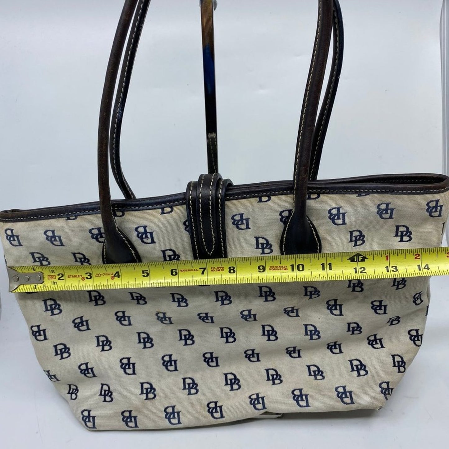 DOONEY & BOURKE White Medium Shoulder Bag