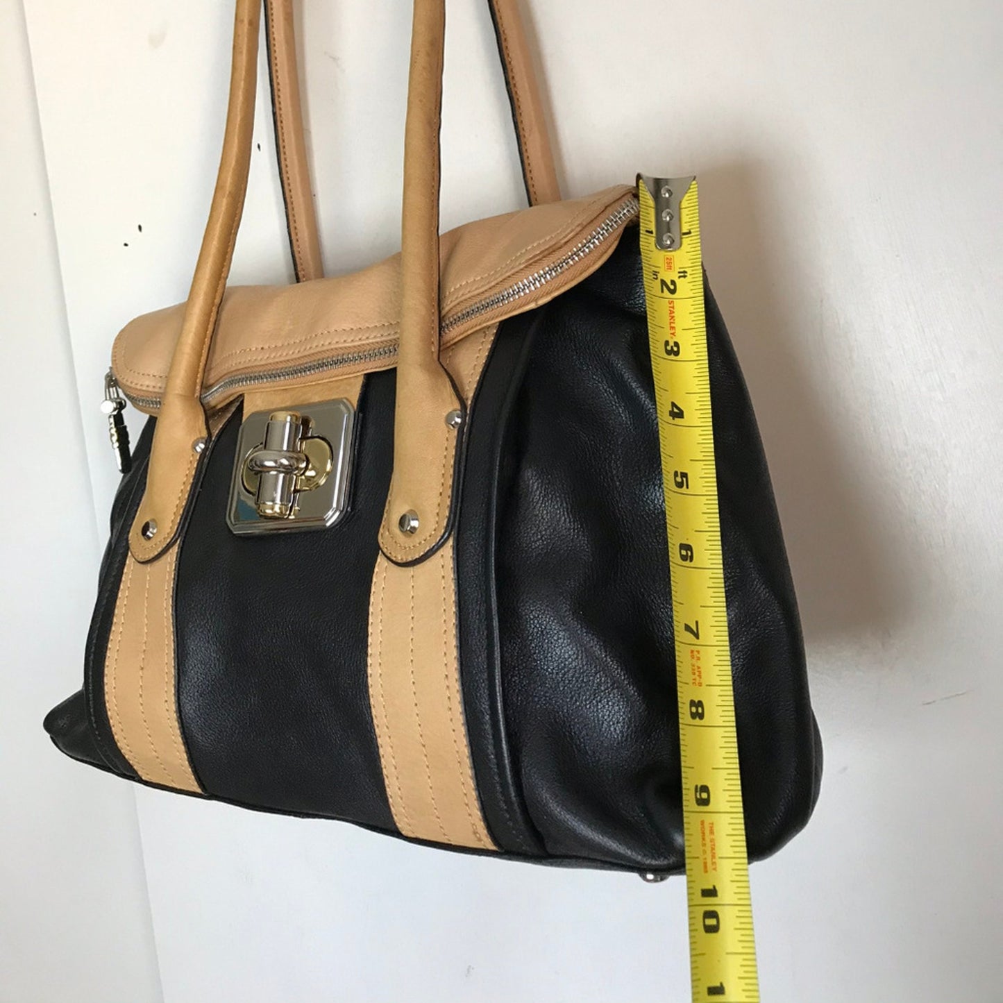 B. Makowsky Black Tan Leather Shoulder Bag