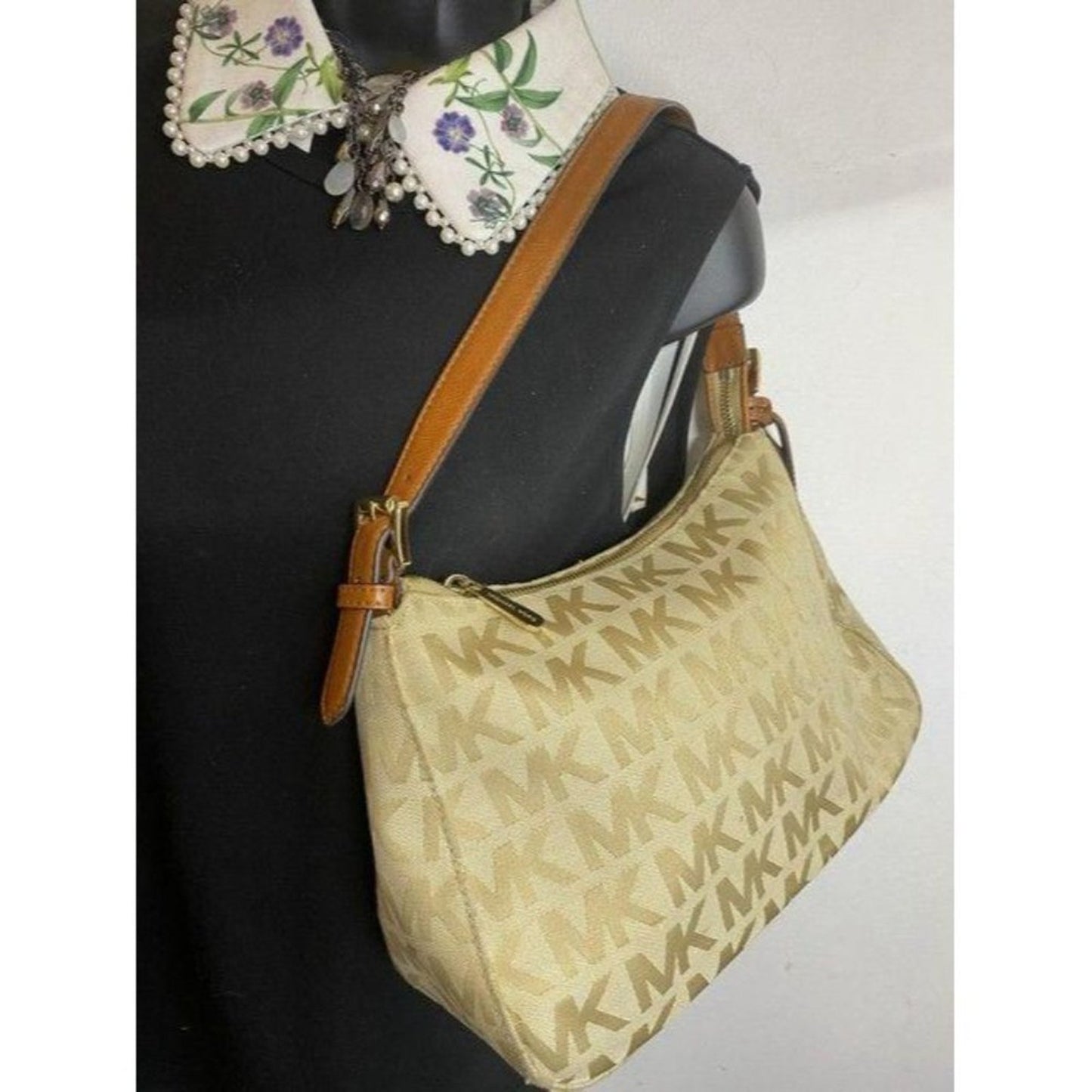 michael kors tan fabric hobo bag