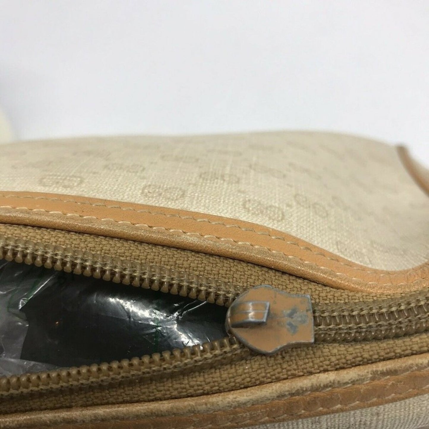 GUCCI Vintage Crossbody Bag All Over Signature