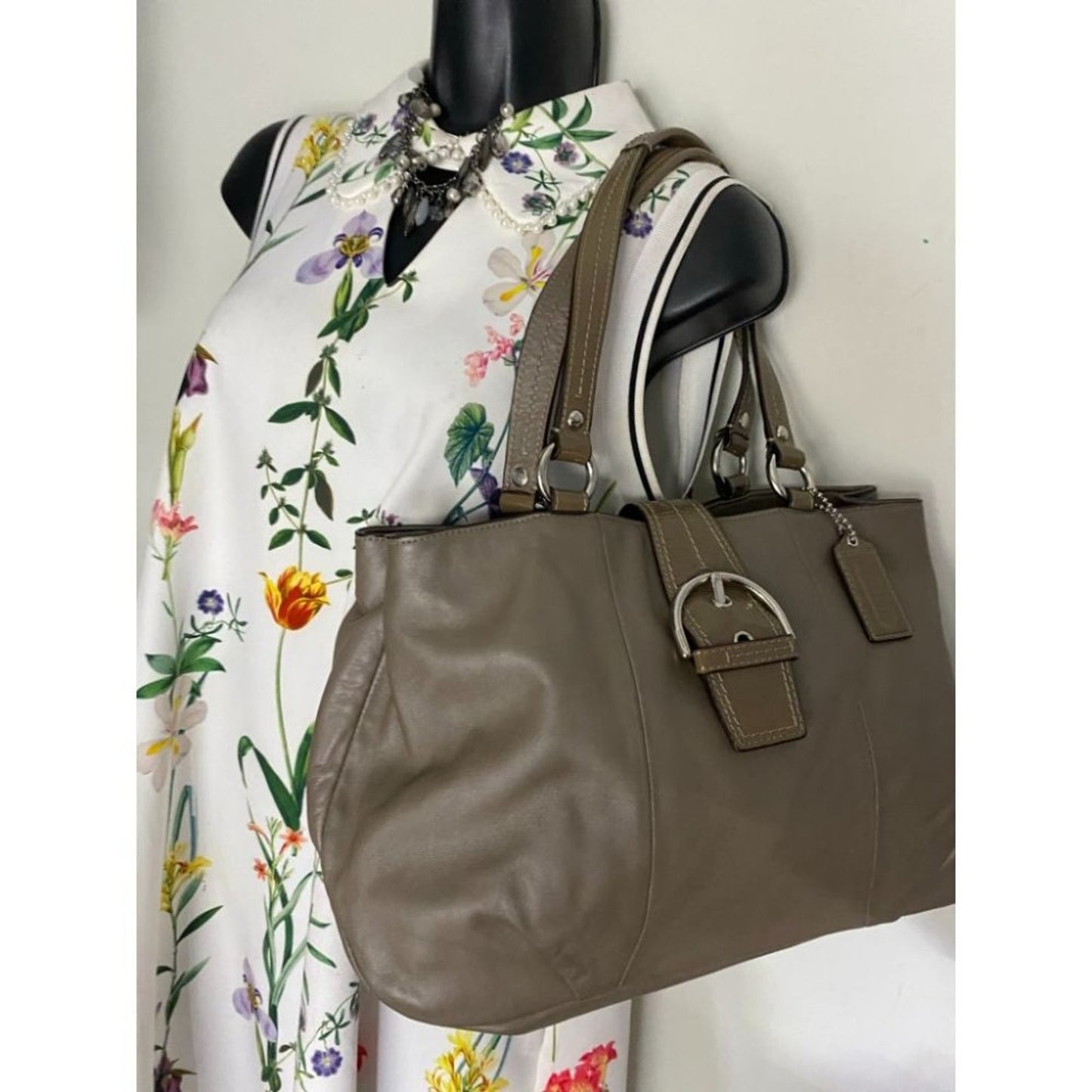 COACH Medium/ Large Leather Brown Shoulder Bag