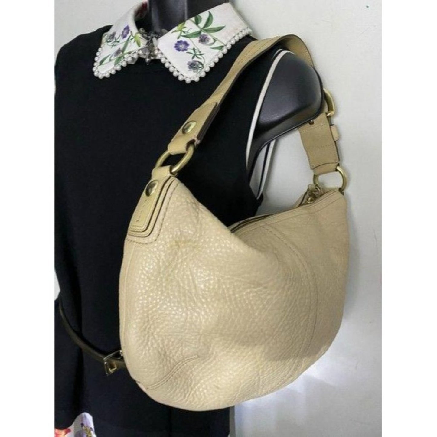 coach beige leather shoulder bag