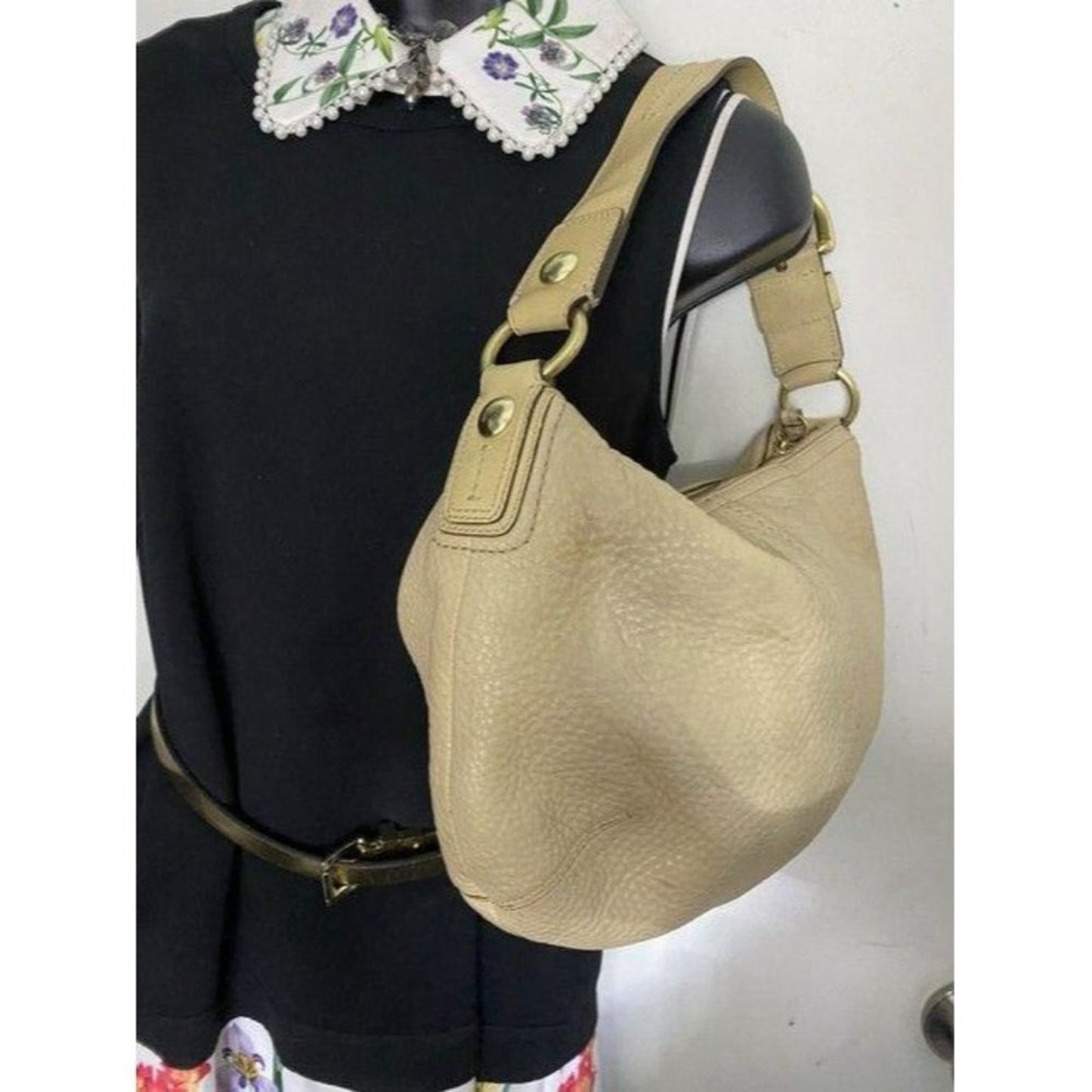 coach beige leather shoulder bag