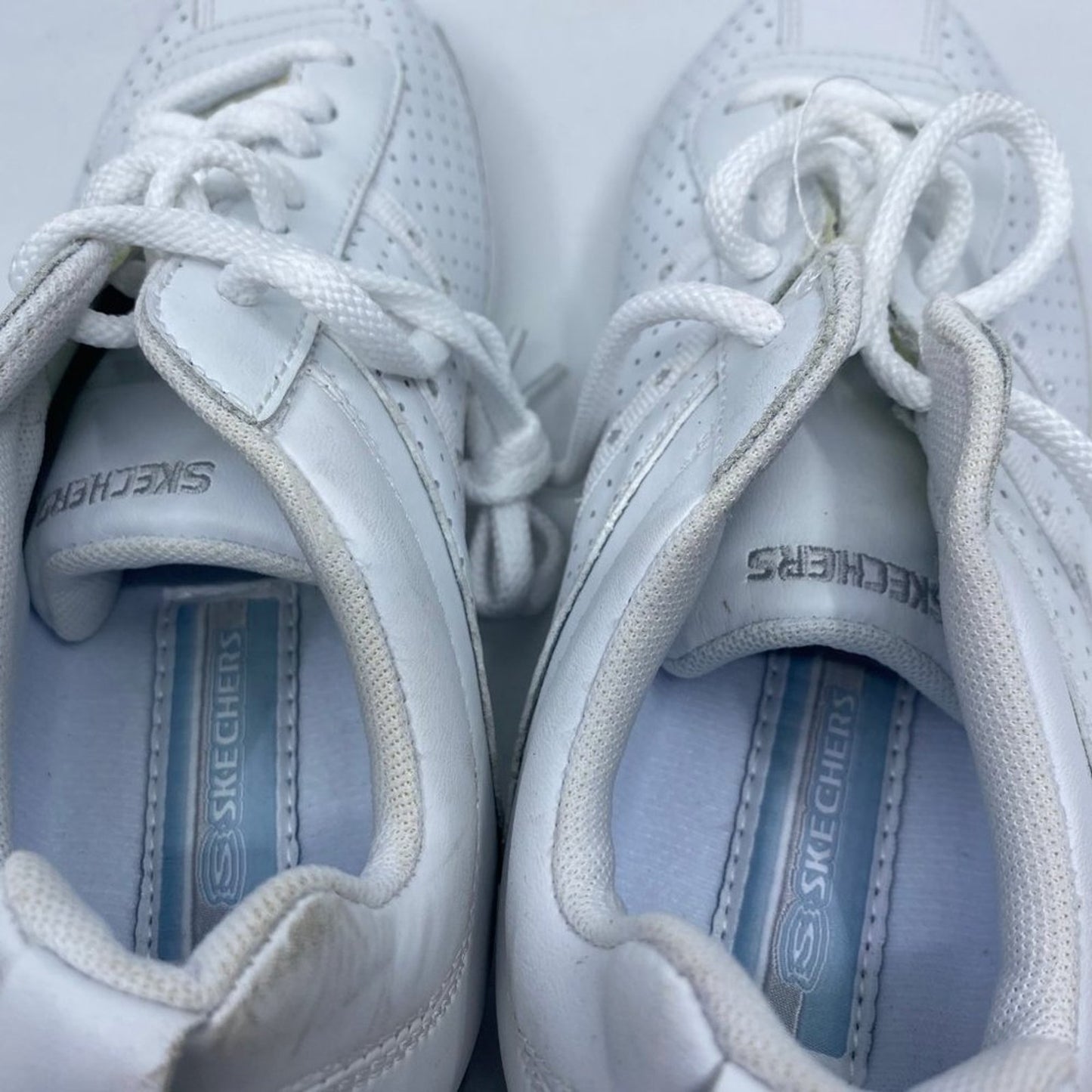 Sketchers White Balance Sneakers Size: US 7.5