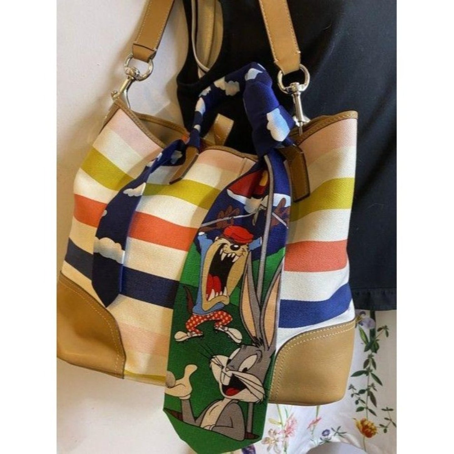 coach tote w shoulder w add on looney tunes tie mu