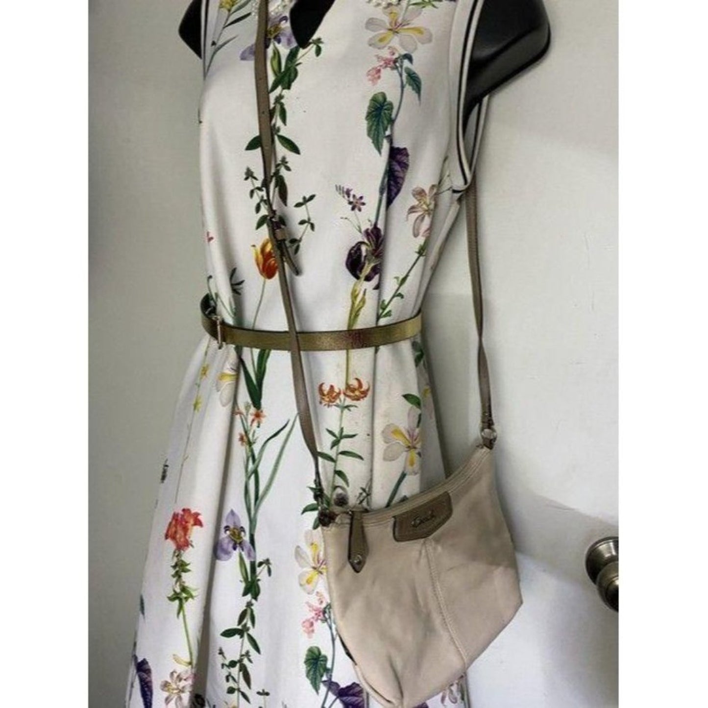 coach small beige leather cross body bag
