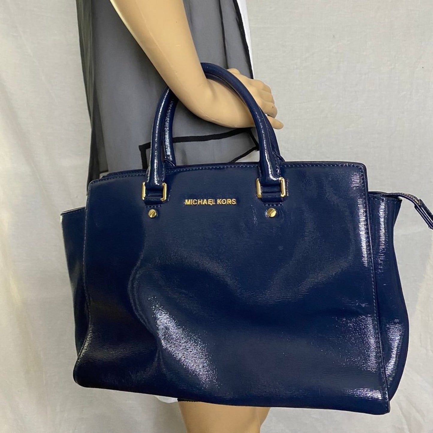 Michael Kors L Blue Leather Crossbody/Handbag