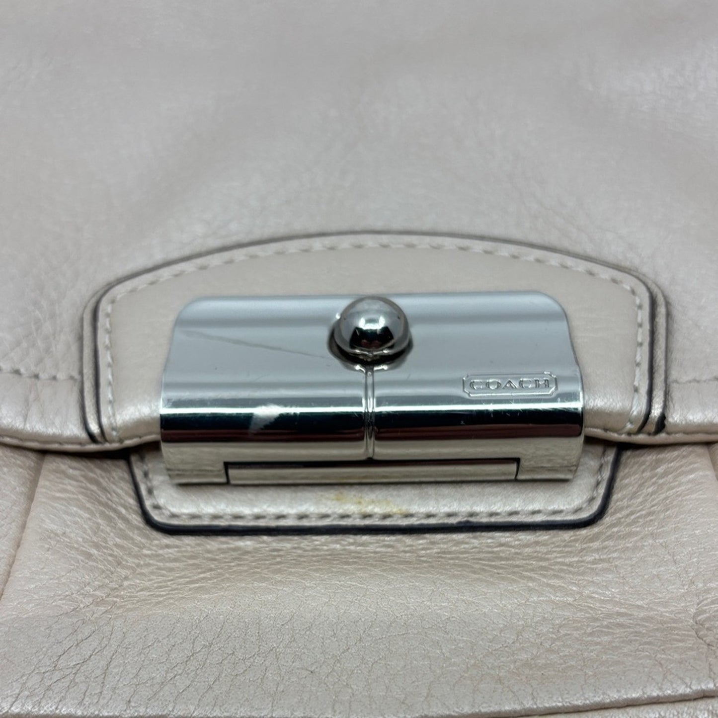 Elegant Cream Leather Shoulder Bag
