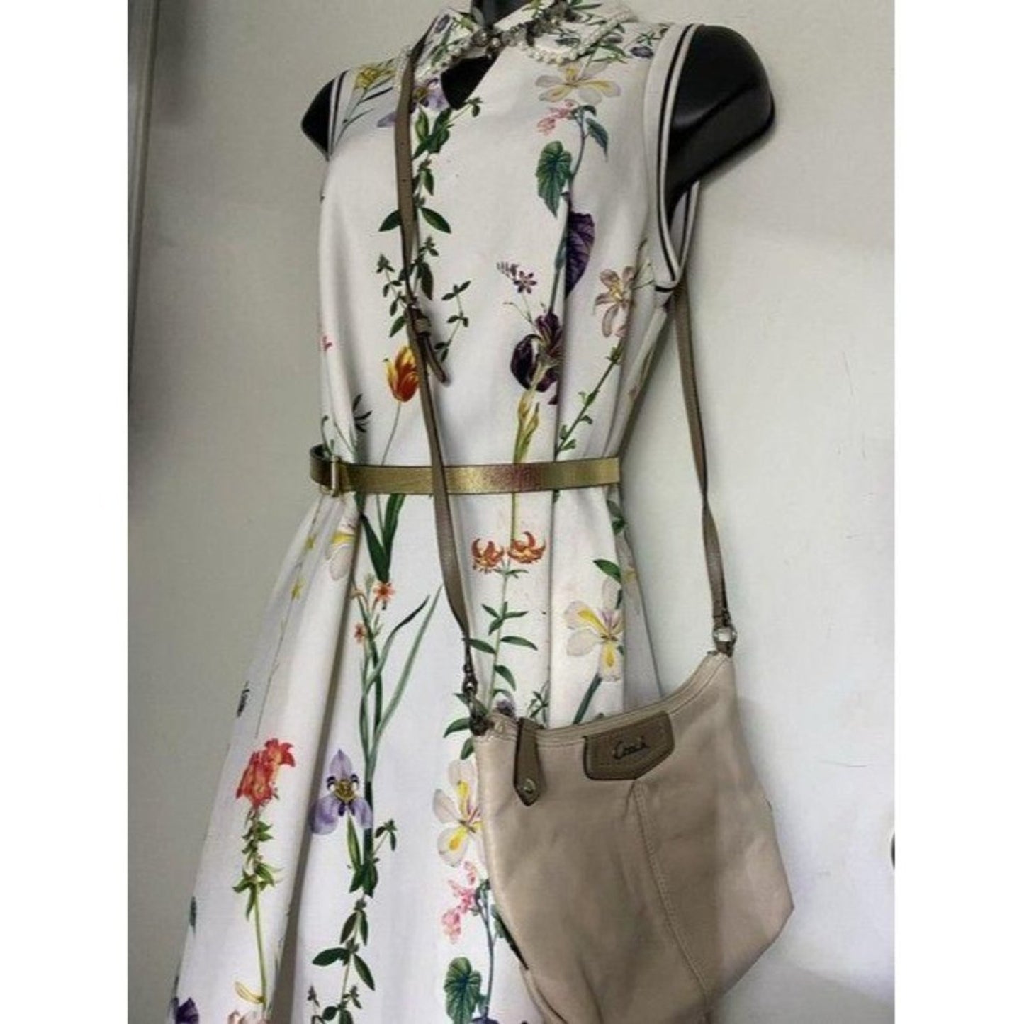 coach small beige leather cross body bag