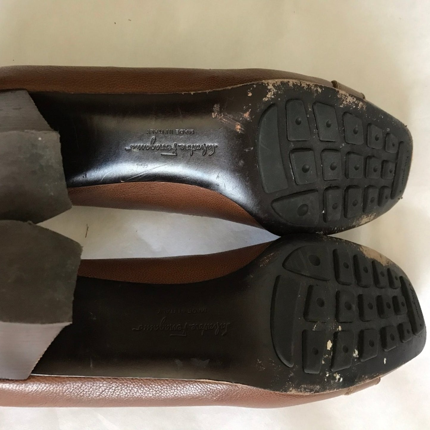 SALVATORE FERRAGAMO pumps sz 10