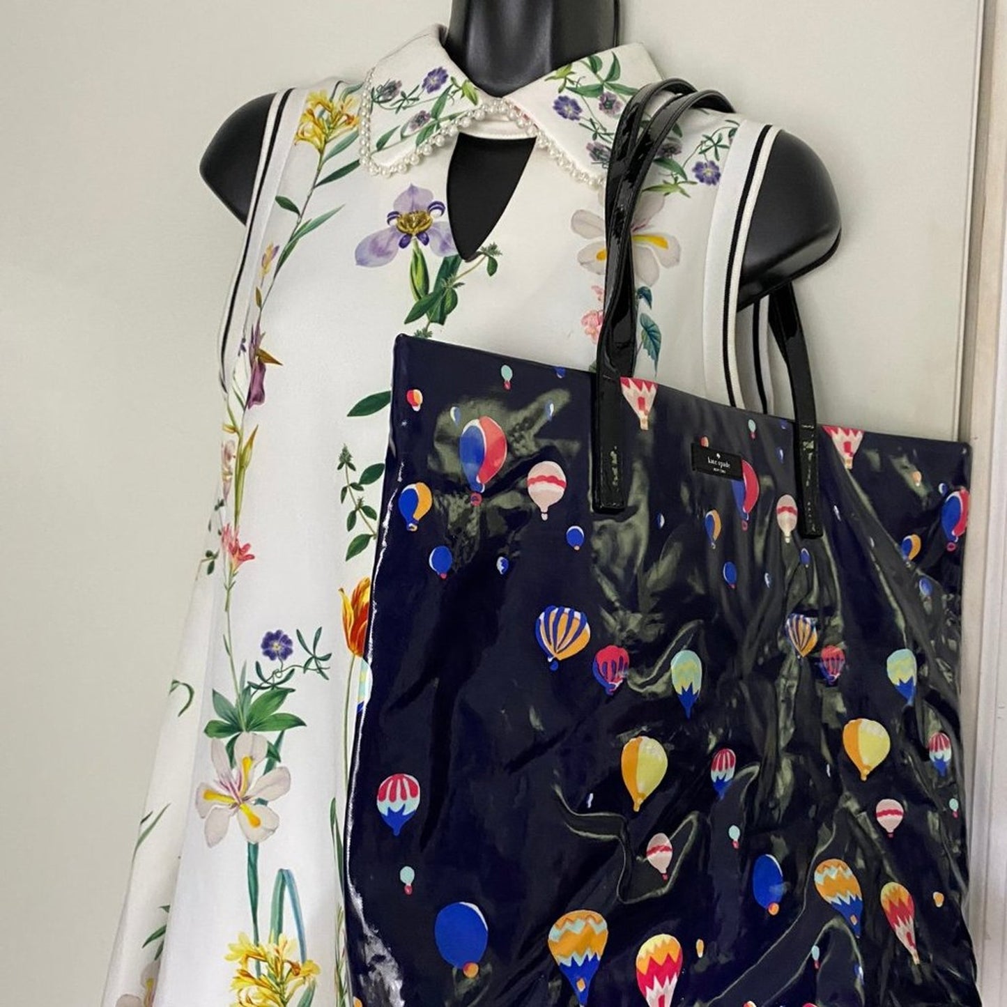 Large laminated shopping tote