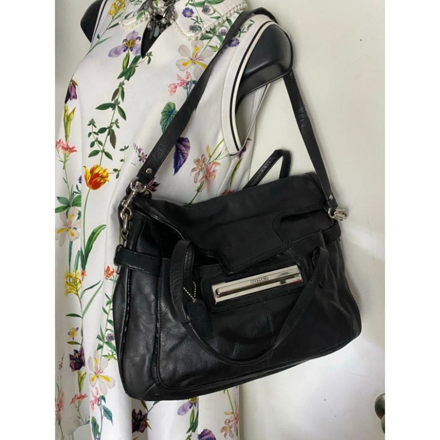 COACH Medium/ Large Leather Black Shoulder Bag