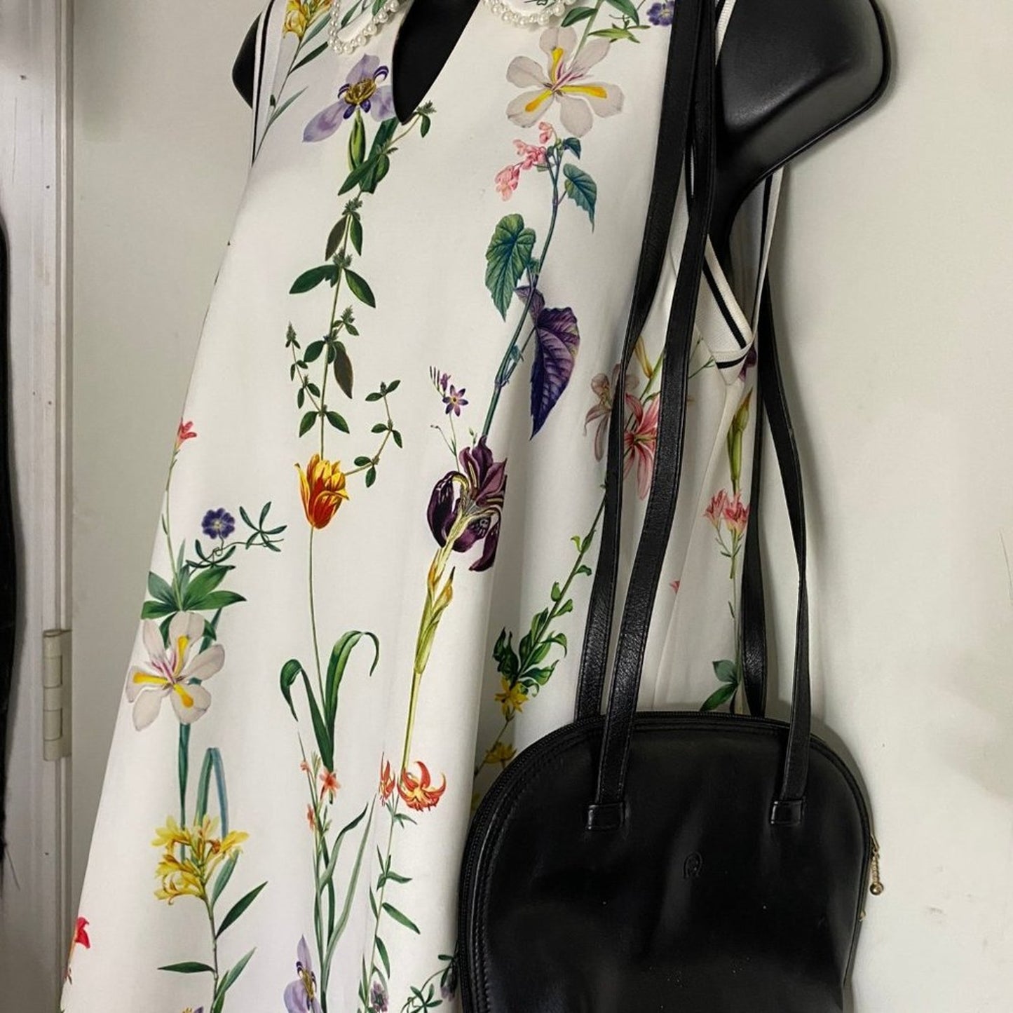 Etienne Aigner Black Leather Shoulder Bag